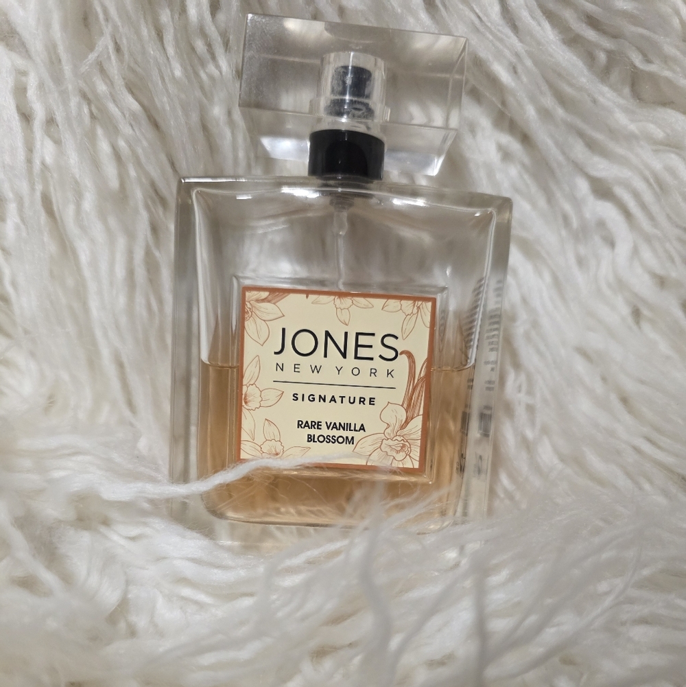 Jones New York Signature Rare Vanilla Blossom Fragrance